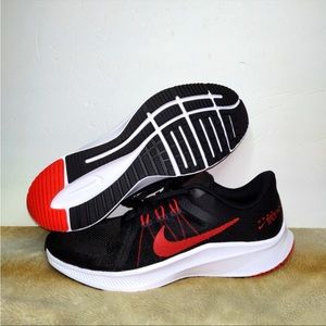 Nike Men's Nike Quest 4  Black/Dark Smoke Grey DA1105-001Men's Size 9.5